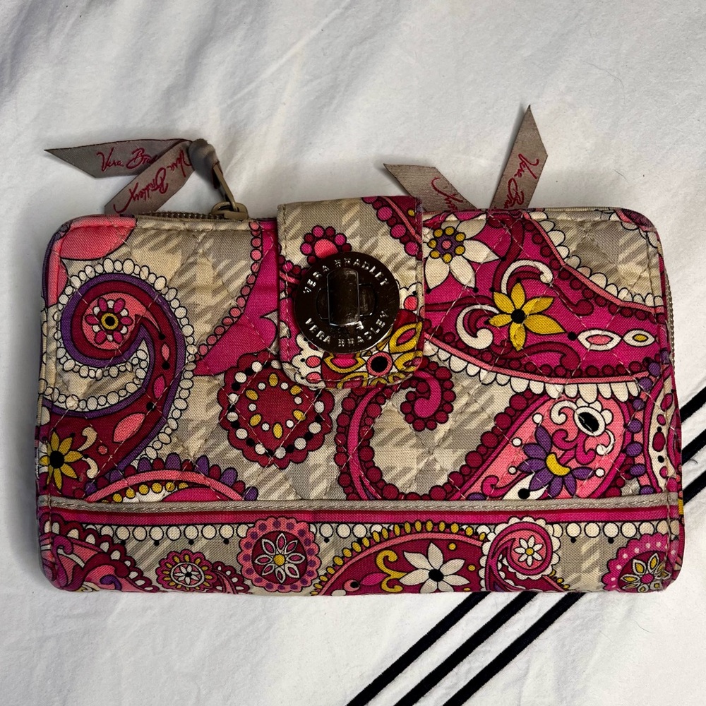 Vera Bradley Turnlock Wallet in Pink Grey Paisley Swirls Pattern Zip Pockets